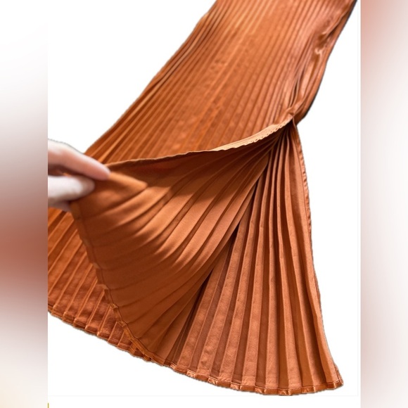 MINKPINK Rust Pumpkin Pleated Slit Skirt, Size XS - Picture 11 of 13